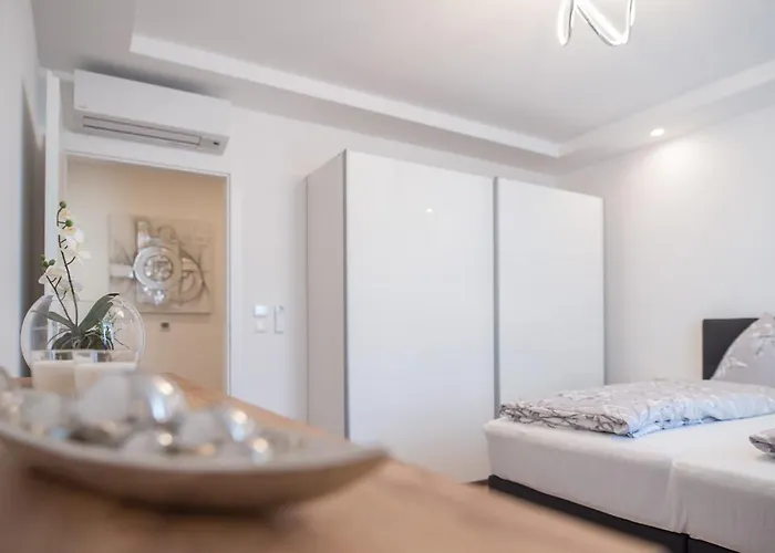 Mh Living - 11 - Modern Living Dream In Center